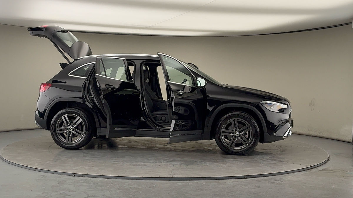 More views of Mercedes-Benz GLA