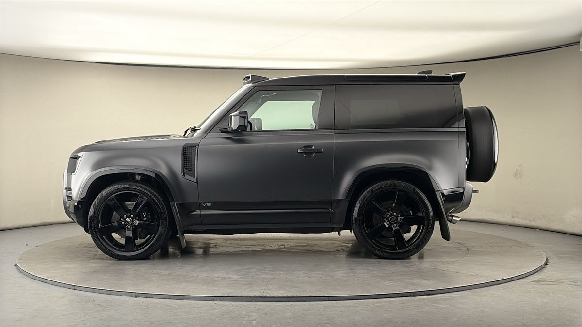 Land Rover Defender 90 Image 15