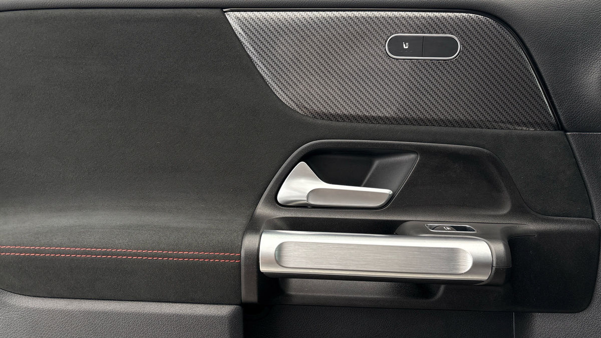 Mercedes-Benz GLB Image 19