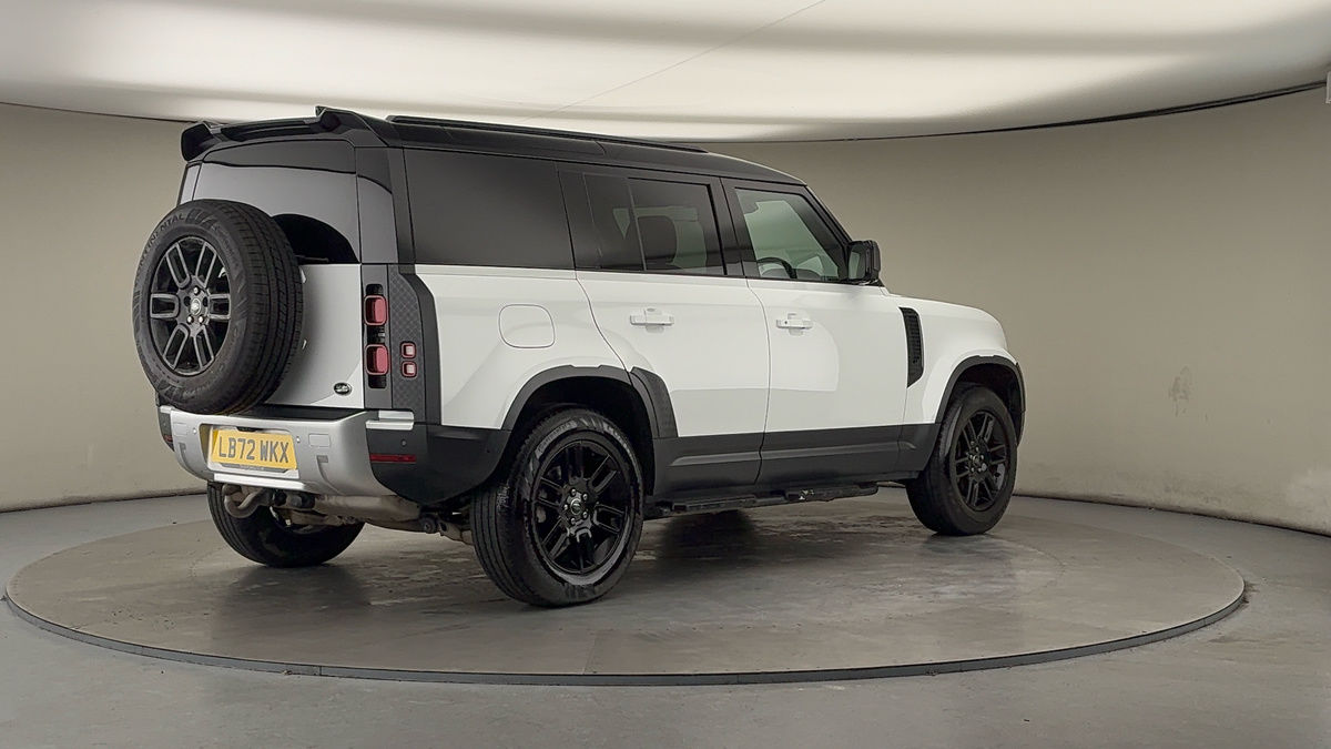 Land Rover Defender 110 Image 21