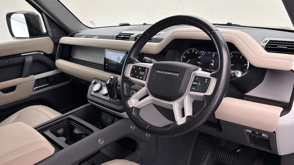 Land Rover Defender 110 Image 5