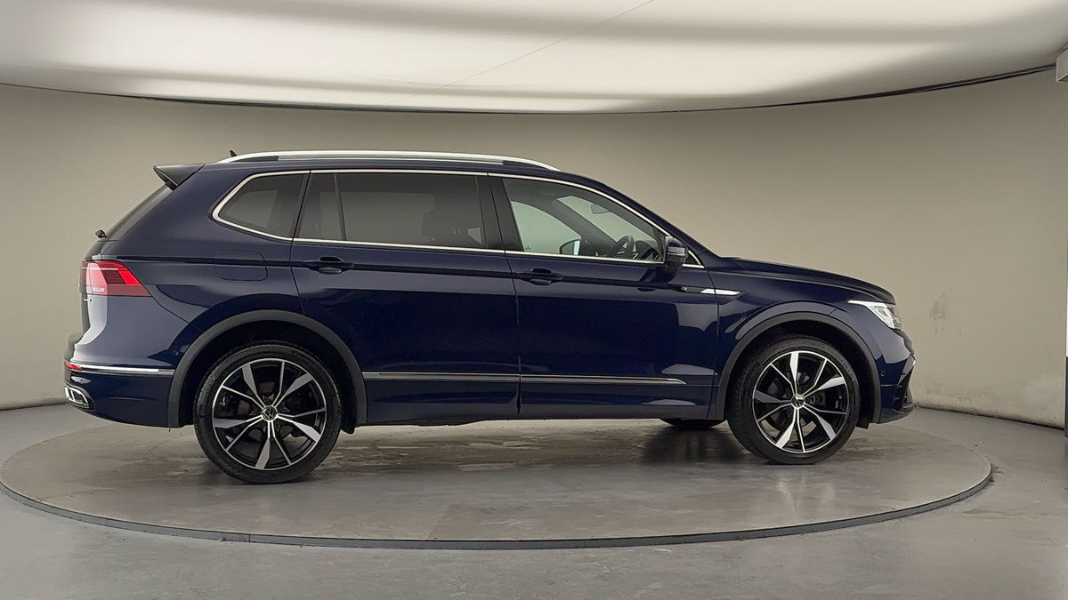 More views of Volkswagen Tiguan Allspace