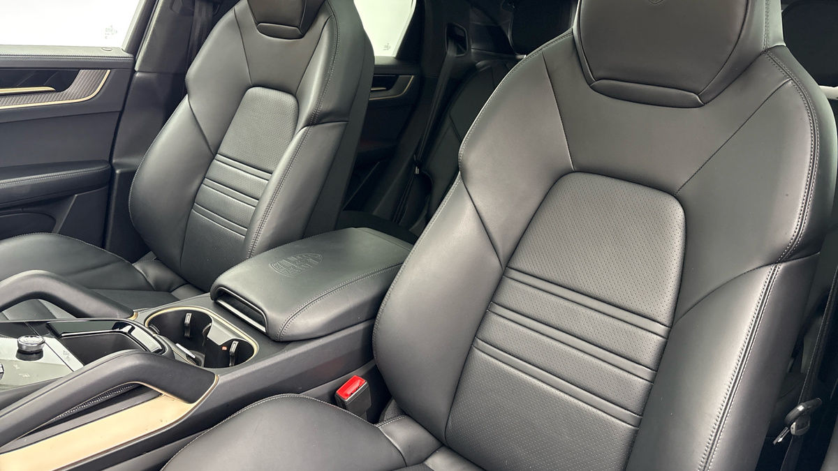 Porsche Cayenne Image 7