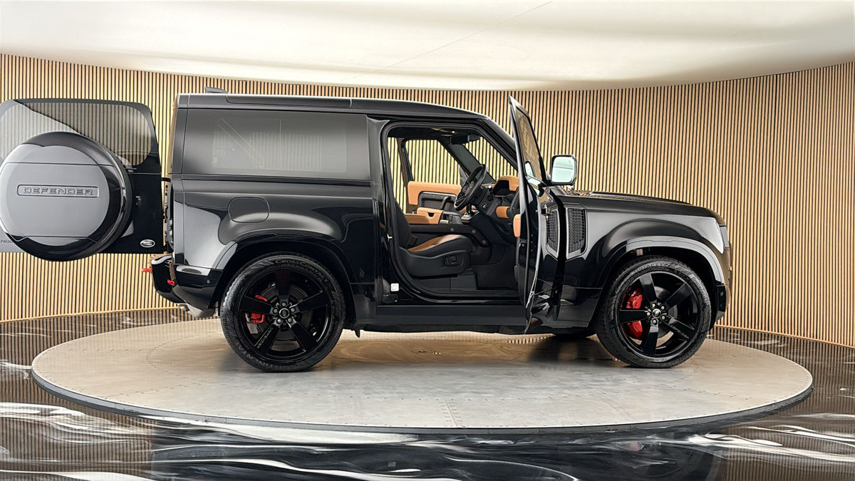 More views of Land Rover Defender 90