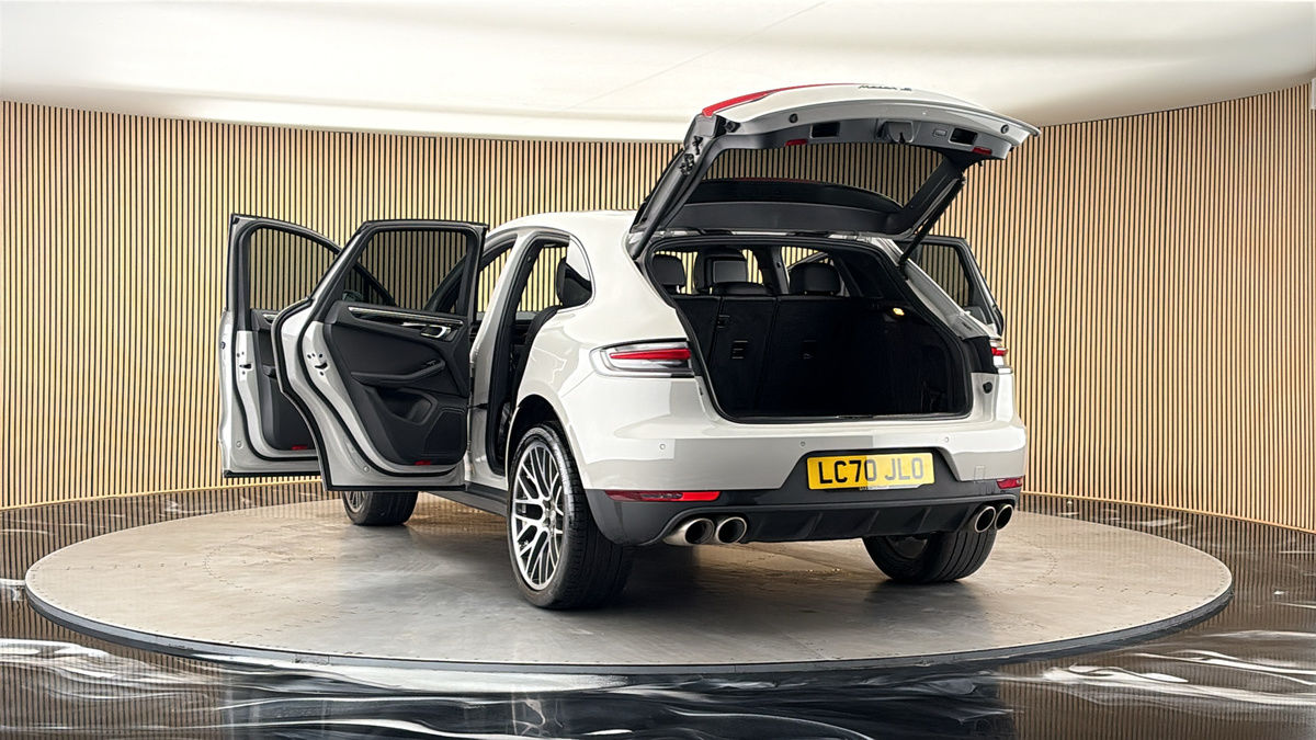 More views of Porsche Macan