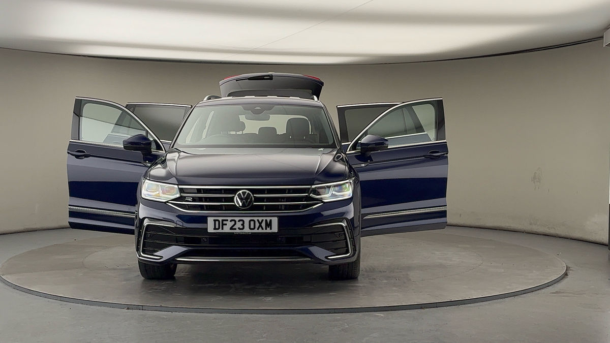 More views of Volkswagen Tiguan Allspace
