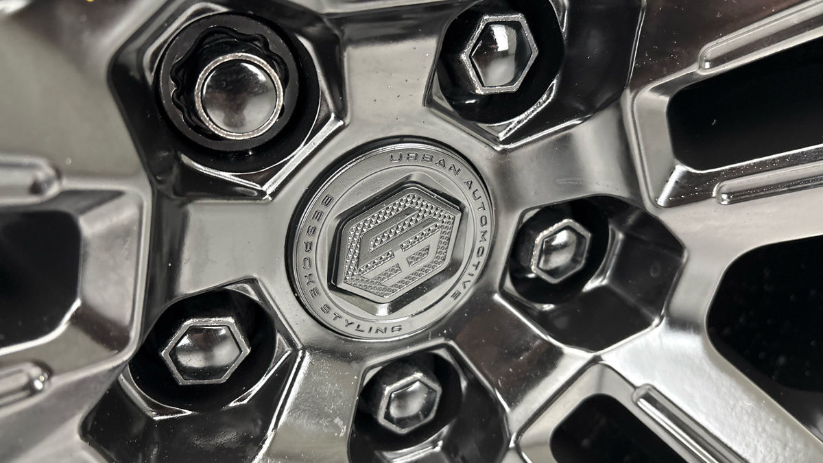 Land Rover Defender 130 Urban Image 25