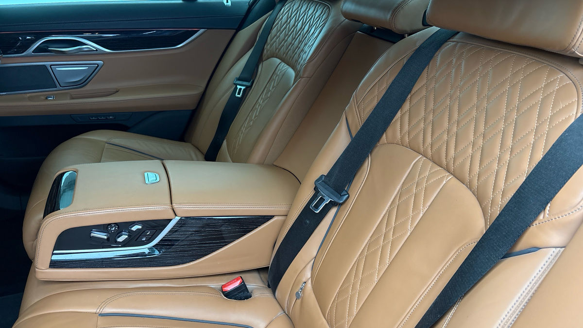 BMW 7 Series Image 9