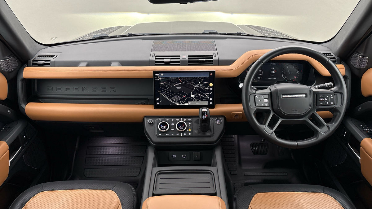 Land Rover Defender 110 Image 12