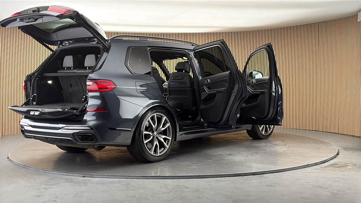 More views of BMW X7