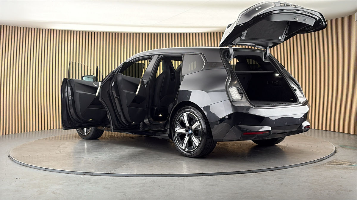 More views of BMW iX