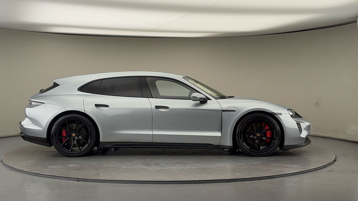 Porsche Taycan Image 17