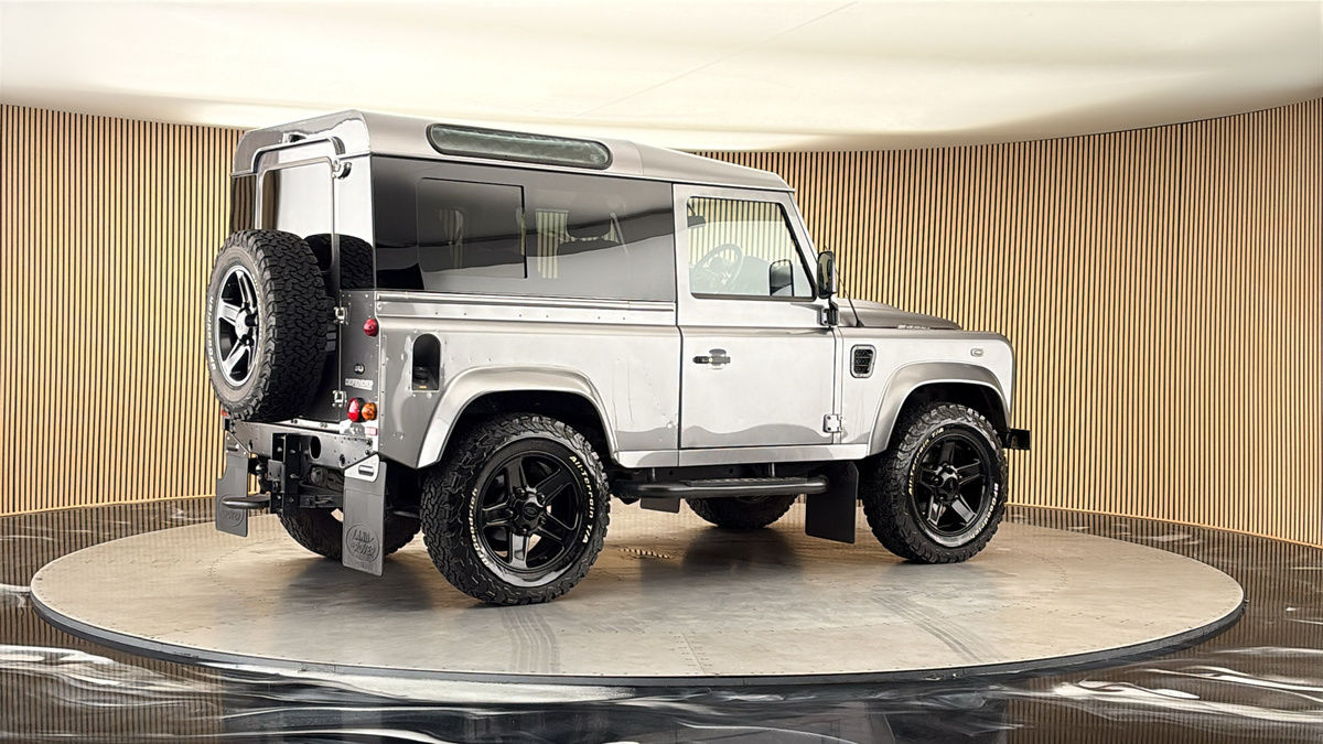 More views of Land Rover Defender 90