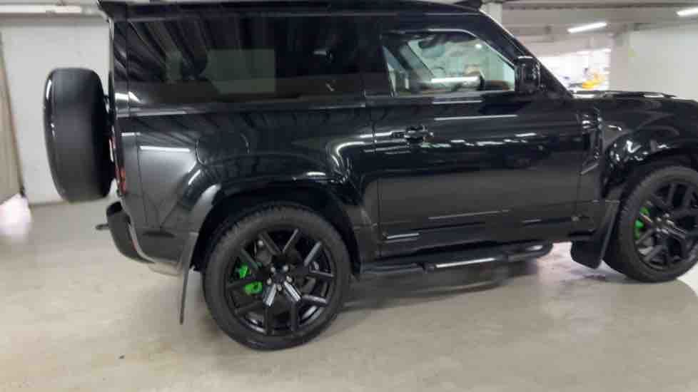More views of Land Rover Defender 90