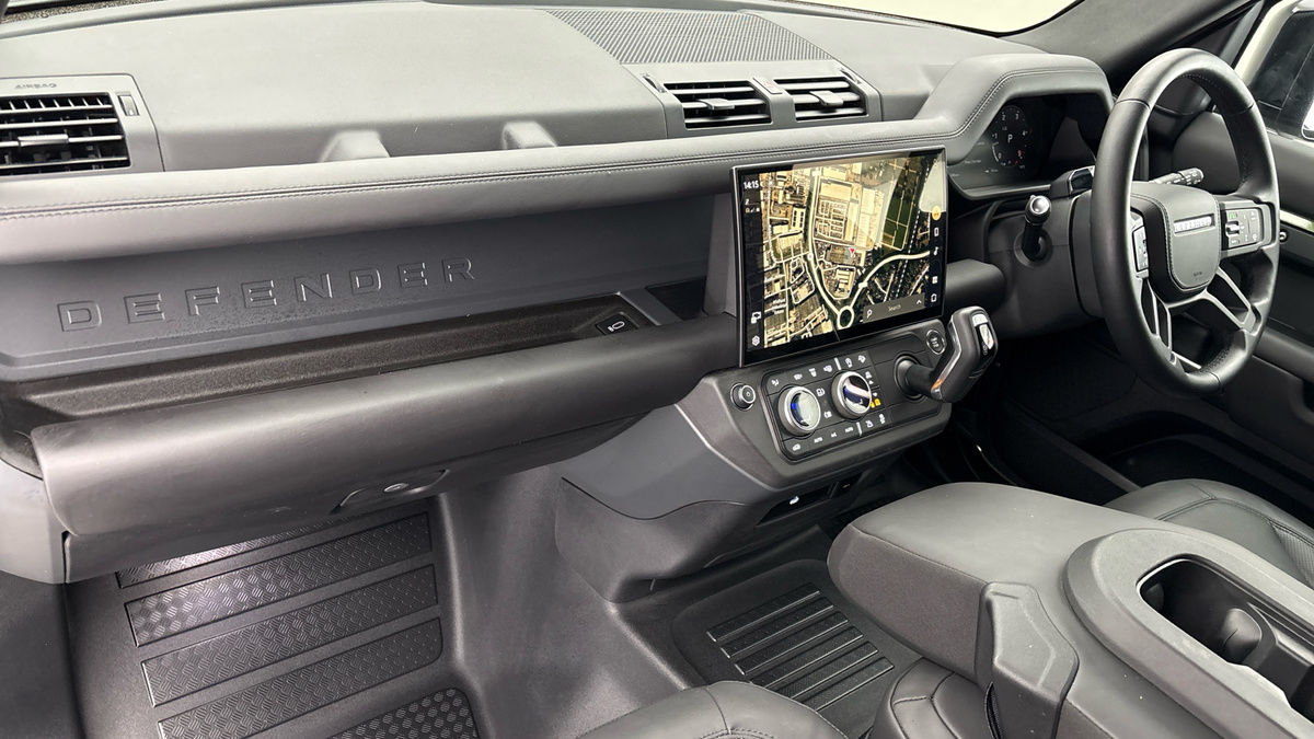 Land Rover Defender 110 Image 12