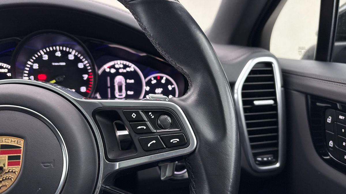 Porsche Cayenne Image 14