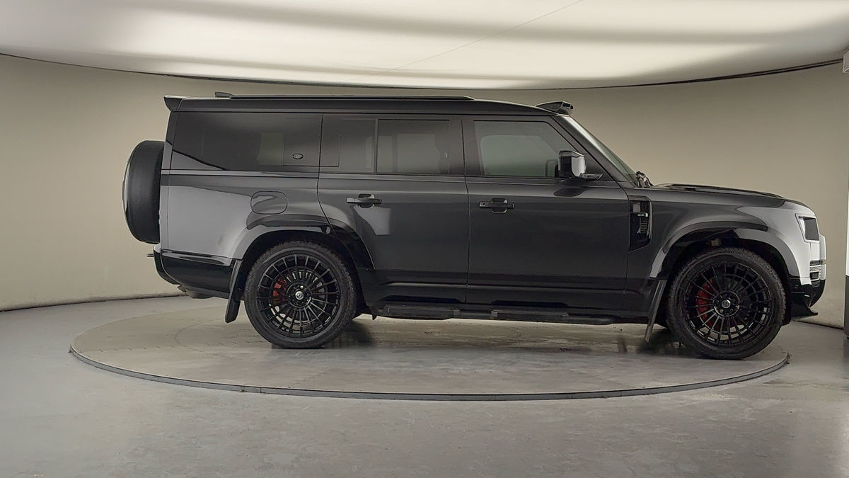 Land Rover Defender 130 Urban Image 16