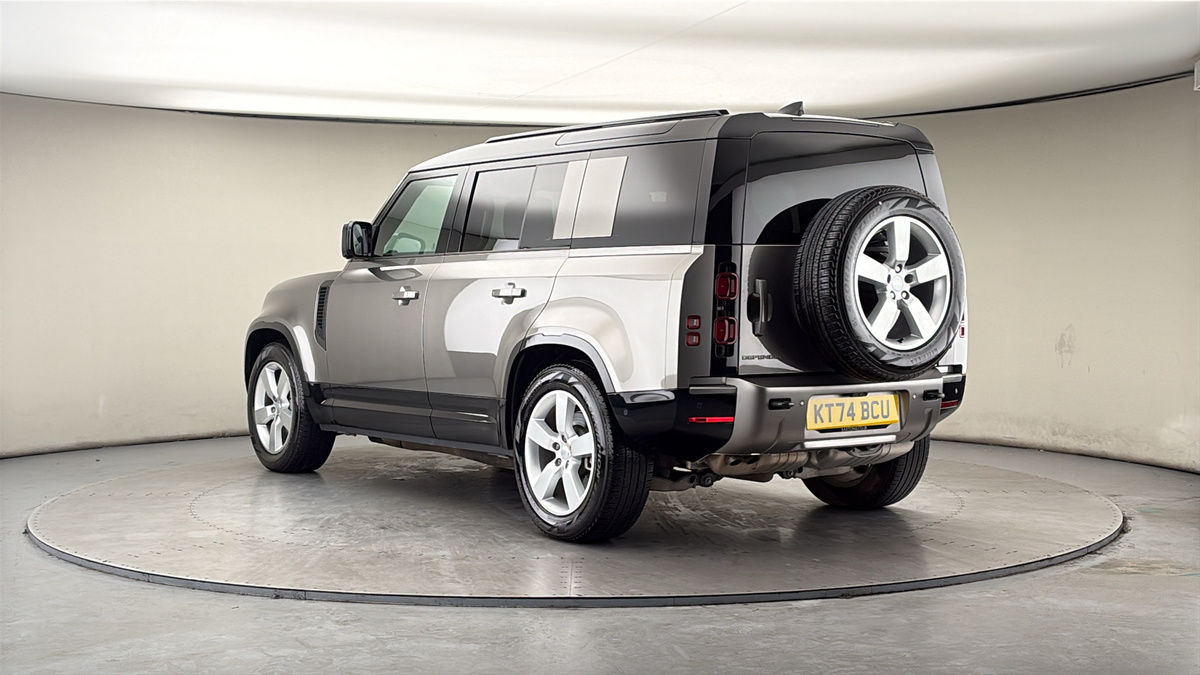 Land Rover Defender 110 Image 2