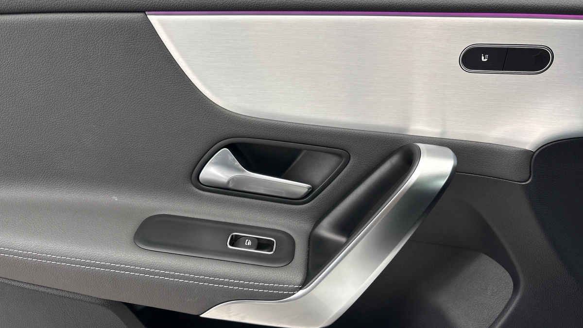 Mercedes-Benz CLA Image 19