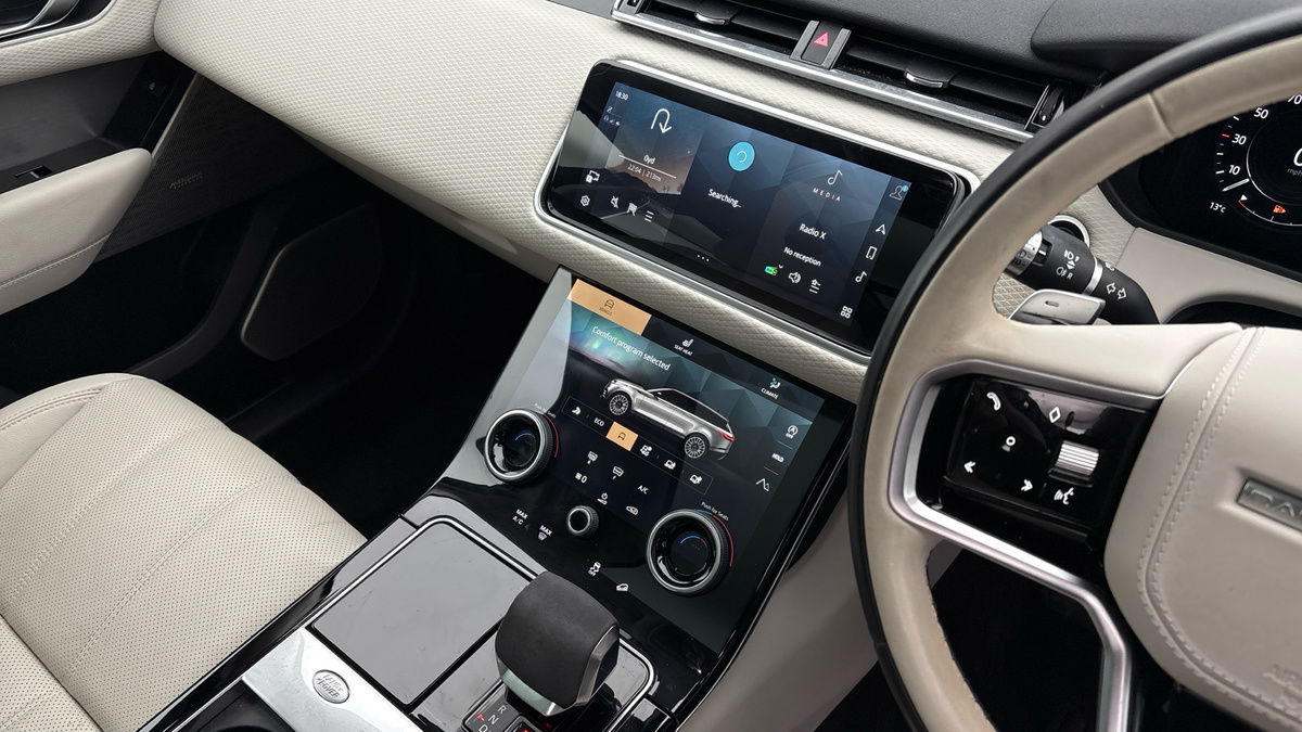 Land Rover Range Rover Velar Image 18