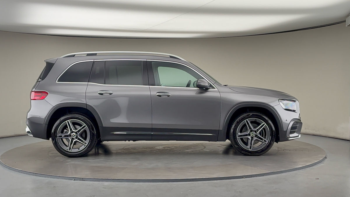 Mercedes-Benz GLB Image 16