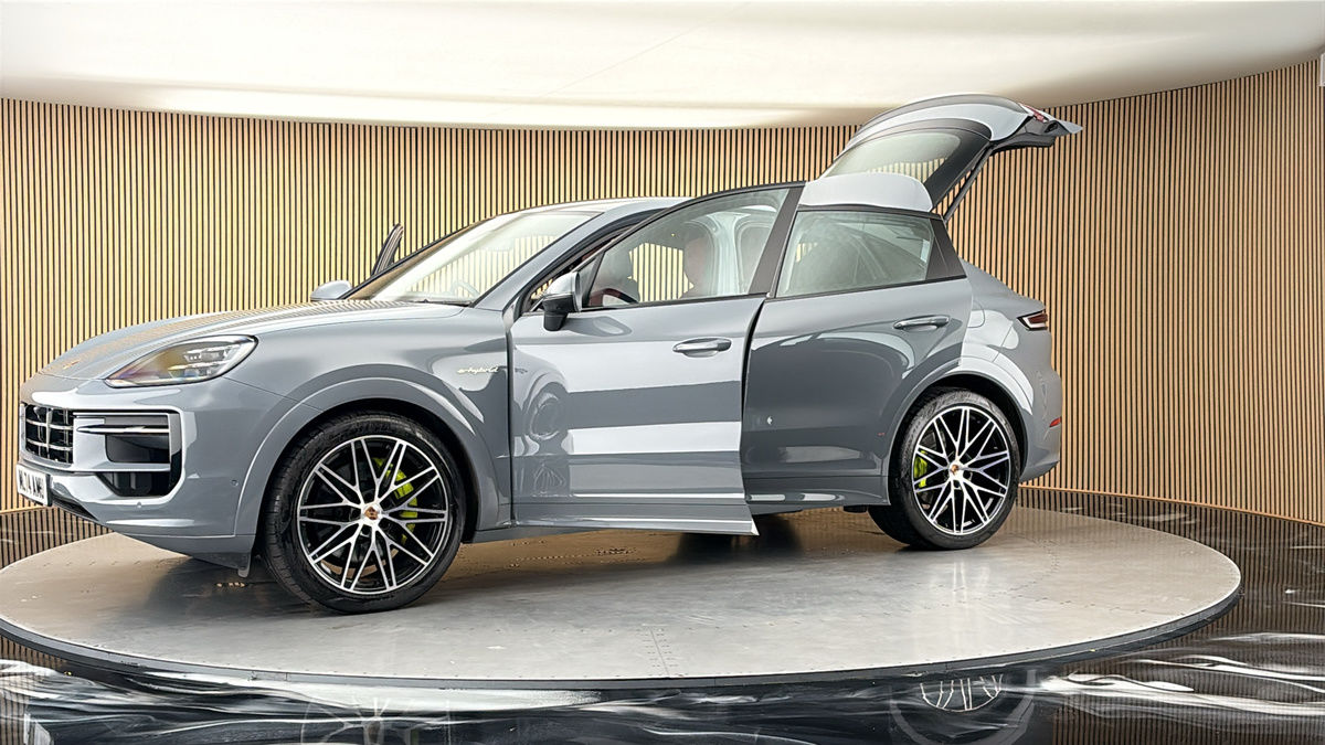 More views of Porsche Cayenne