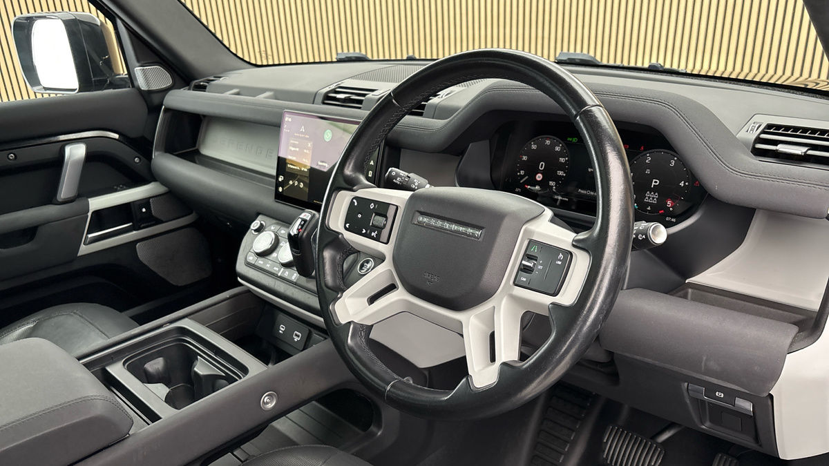 Land Rover Defender 130 Image 5