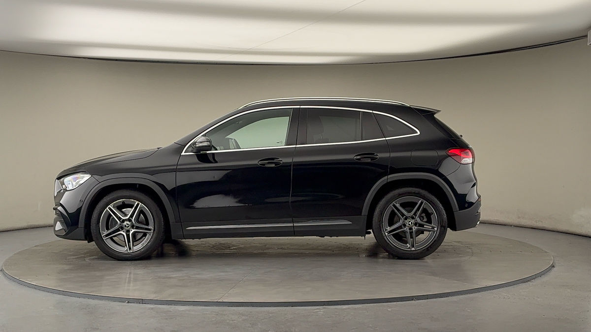 Mercedes-Benz GLA Image 15