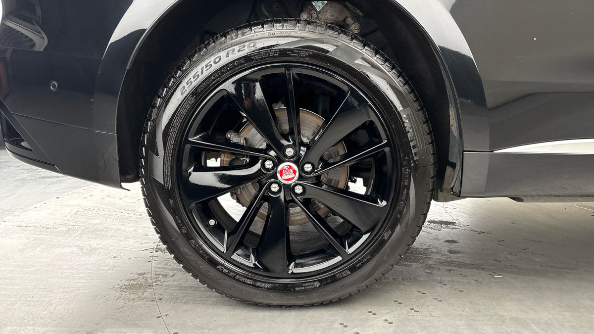 Jaguar F-PACE Image 10