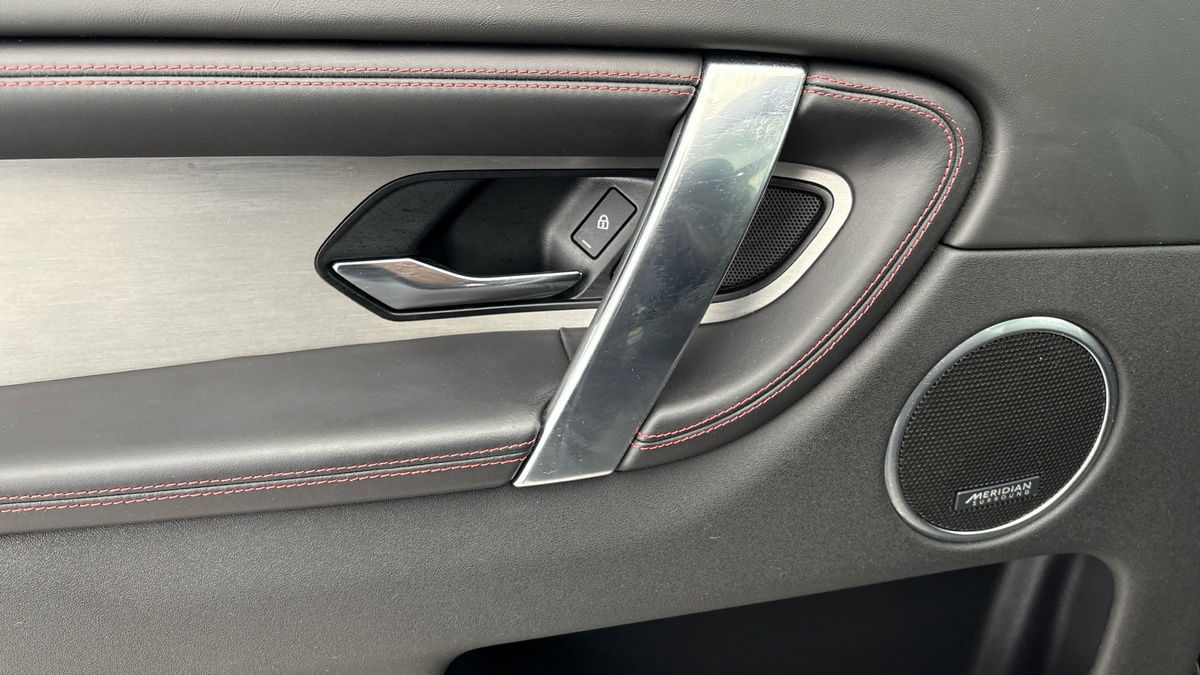 Land Rover Discovery Sport Image 19