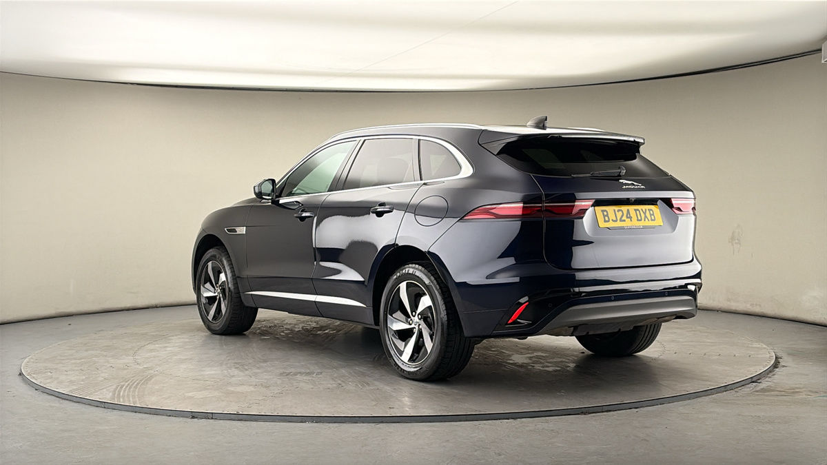 Jaguar F-PACE Image 2