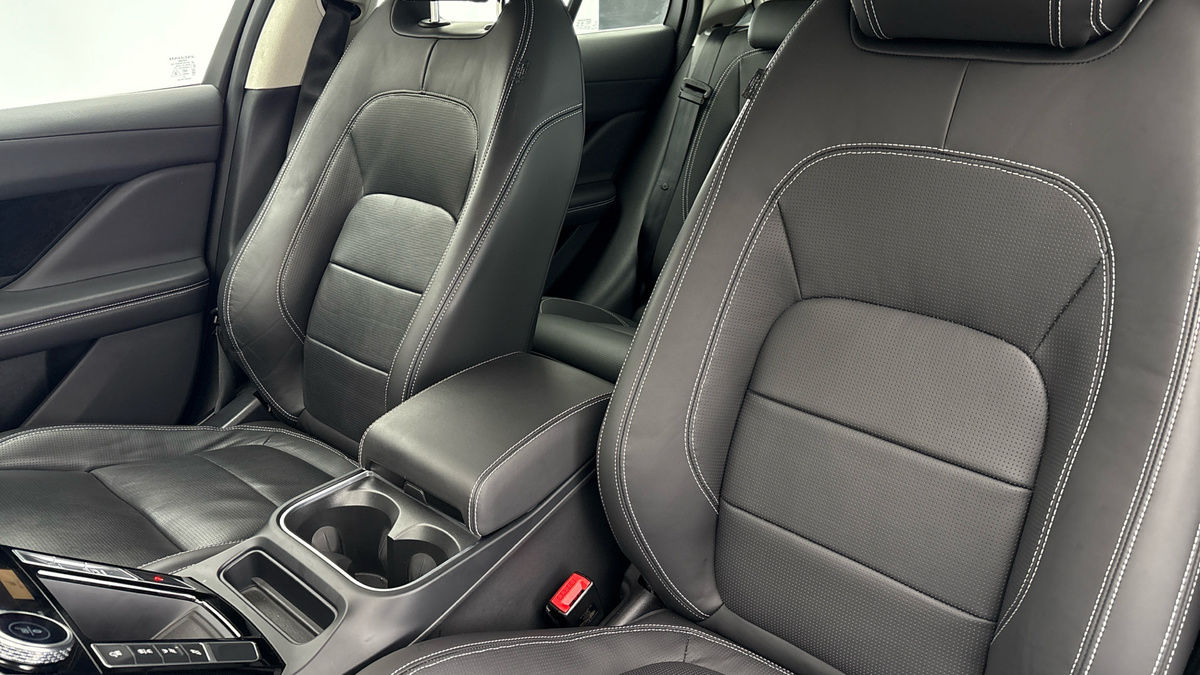 Jaguar I-PACE Image 8
