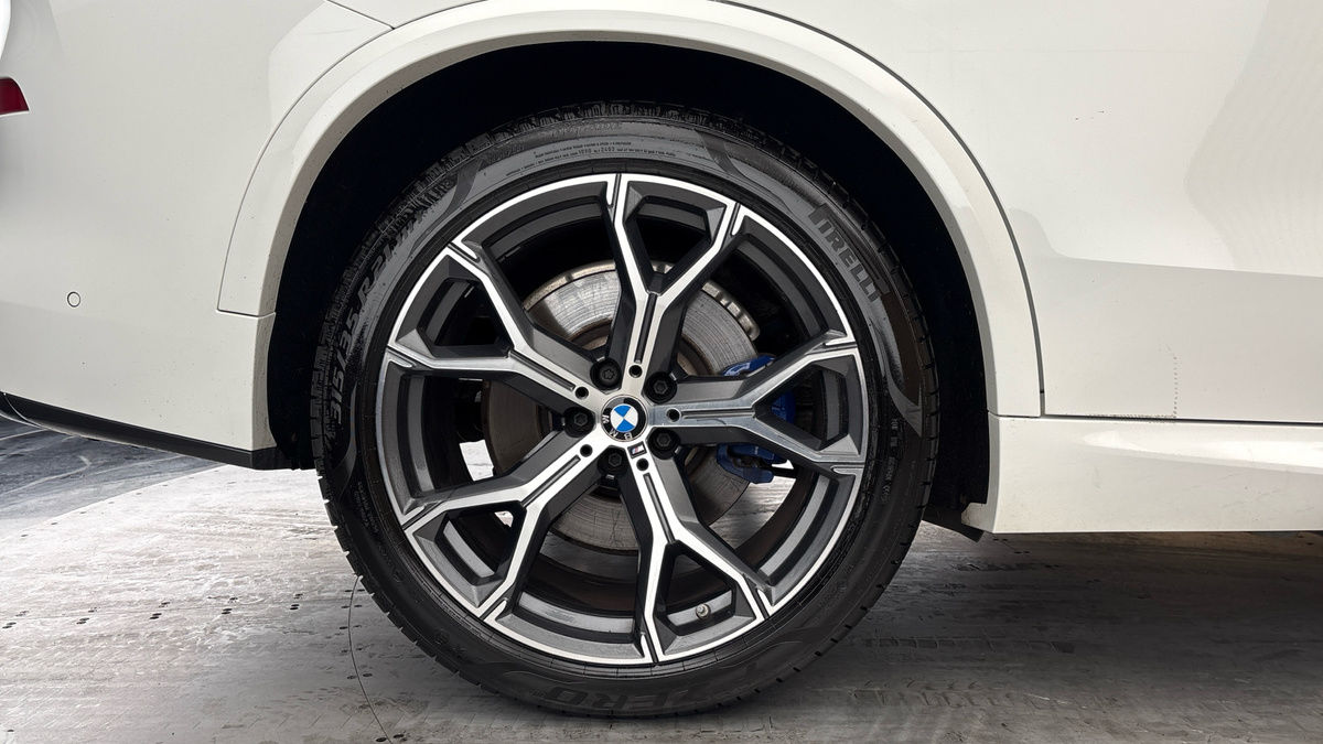 BMW X5 Image 10