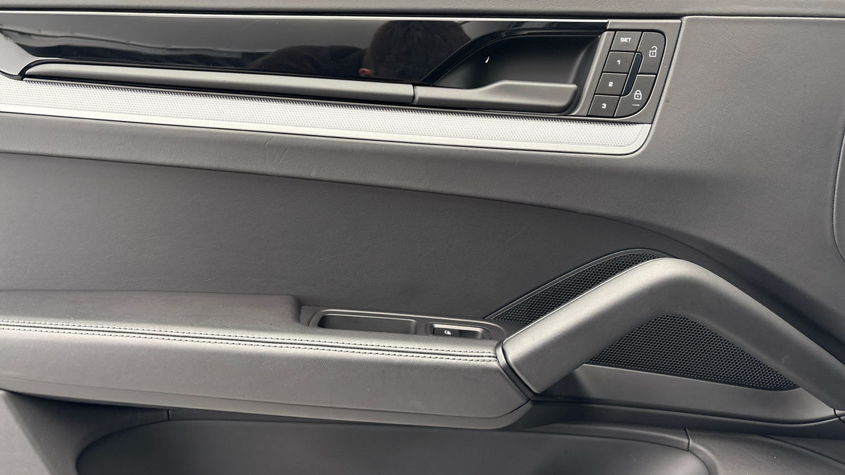 Porsche Cayenne Image 19