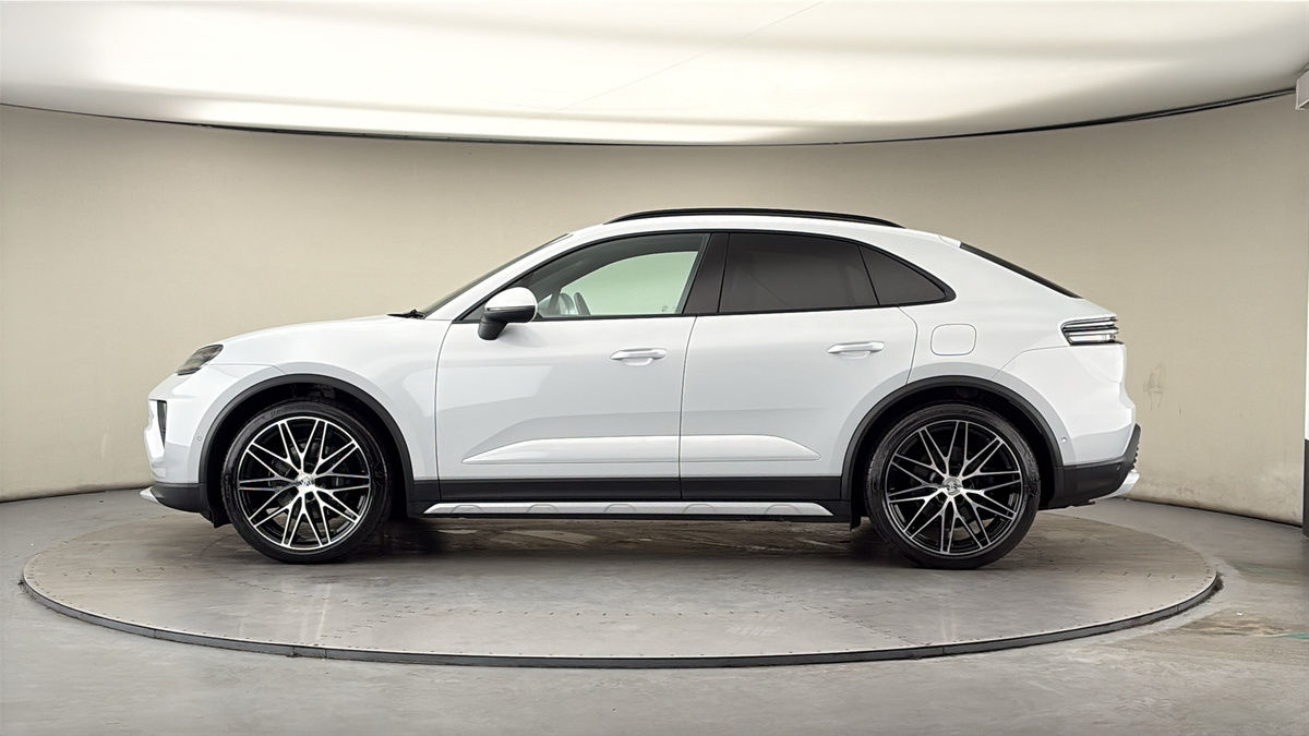 Porsche Macan Image 15