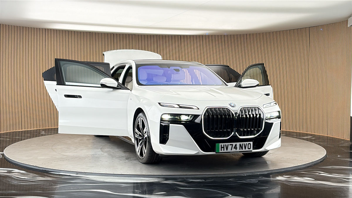 More views of BMW i7