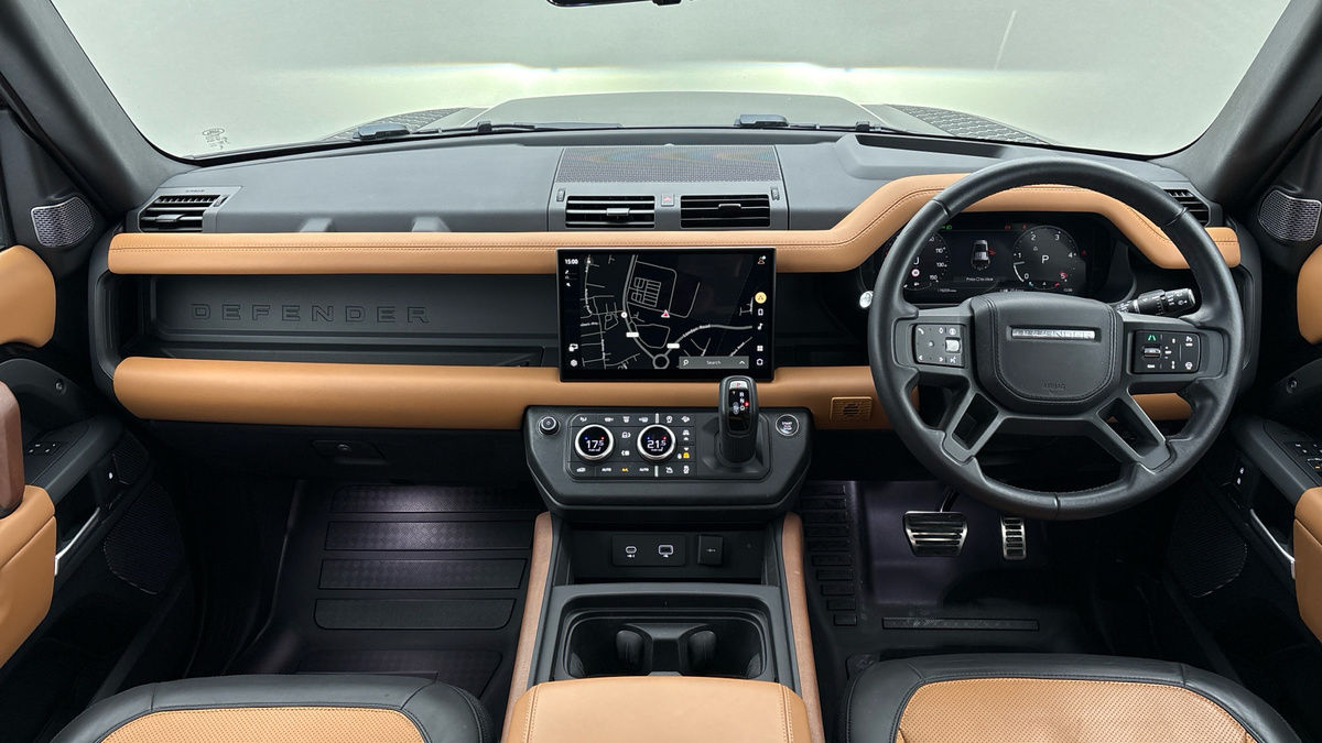 Land Rover Defender 110 Image 12