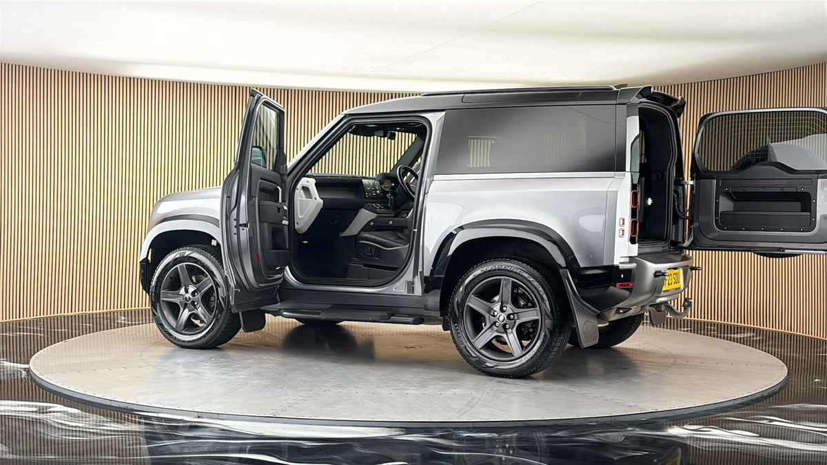 More views of Land Rover Defender 90