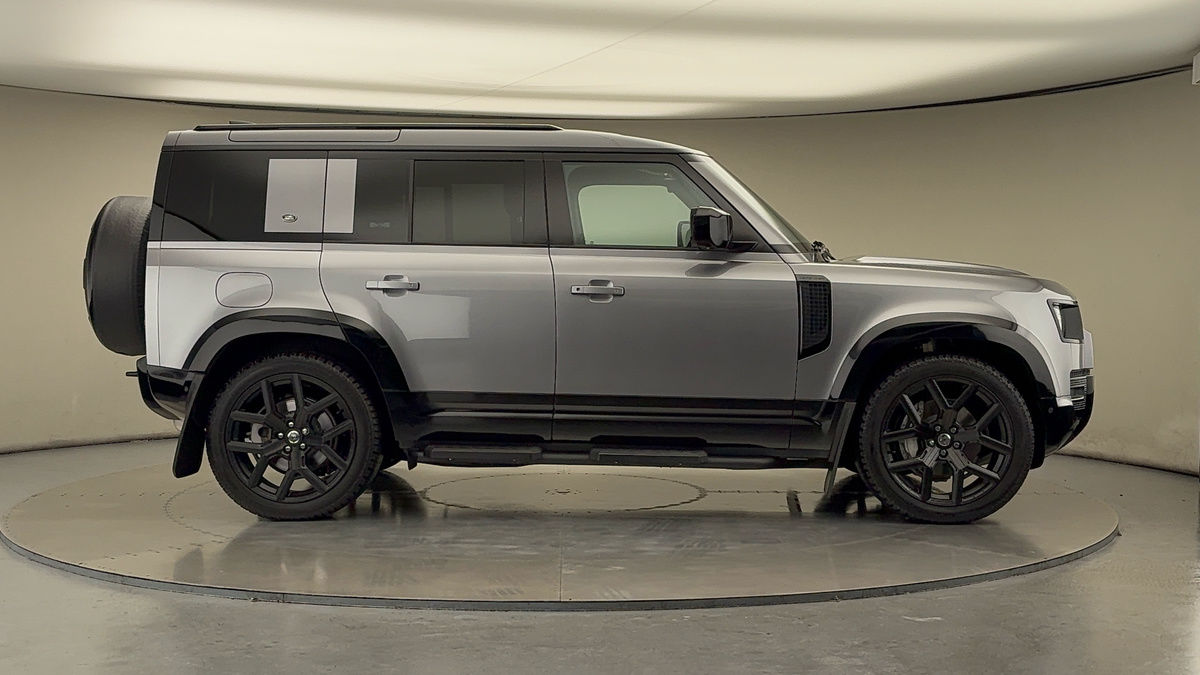 Land Rover Defender 110 Urban Image 16