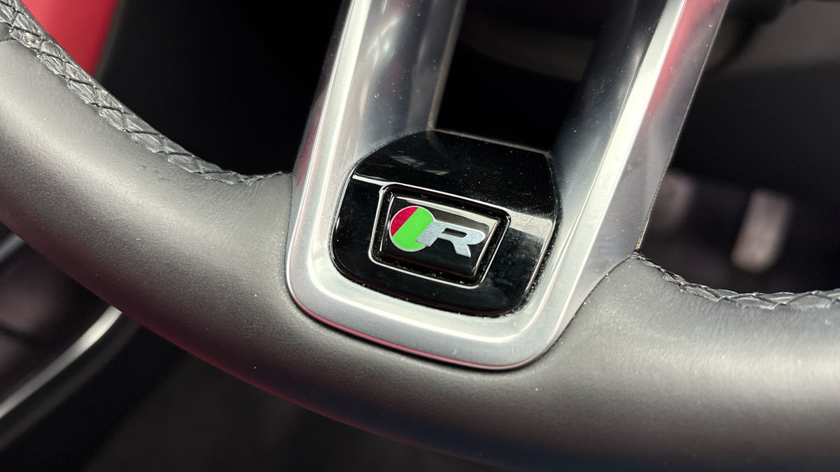 Jaguar F-PACE Image 25