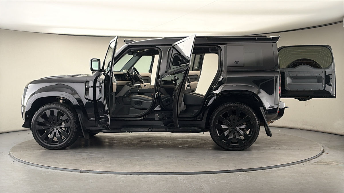 More views of Land Rover Defender 110