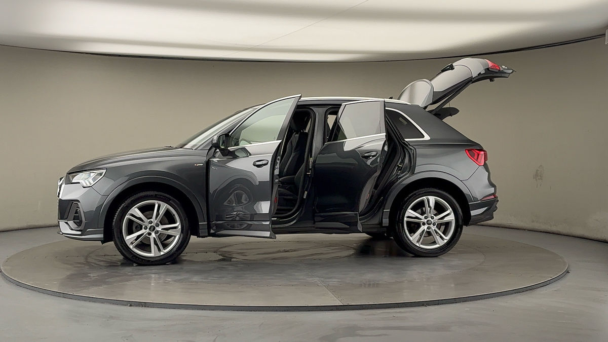 More views of Audi Q3