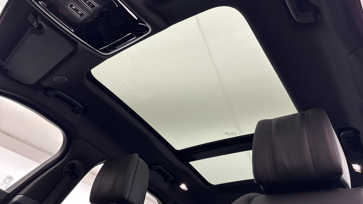 Land Rover Range Rover Velar Image 6