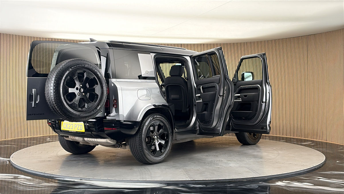 More views of Land Rover Defender 110