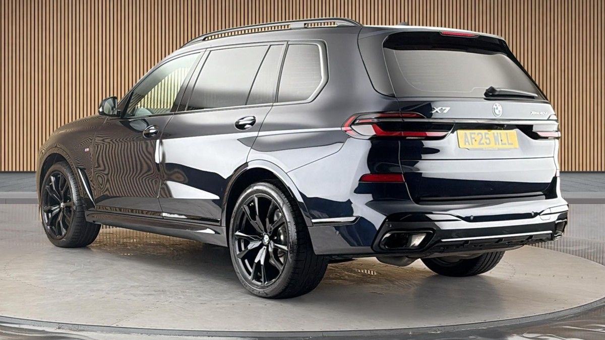 BMW X7 Image 2