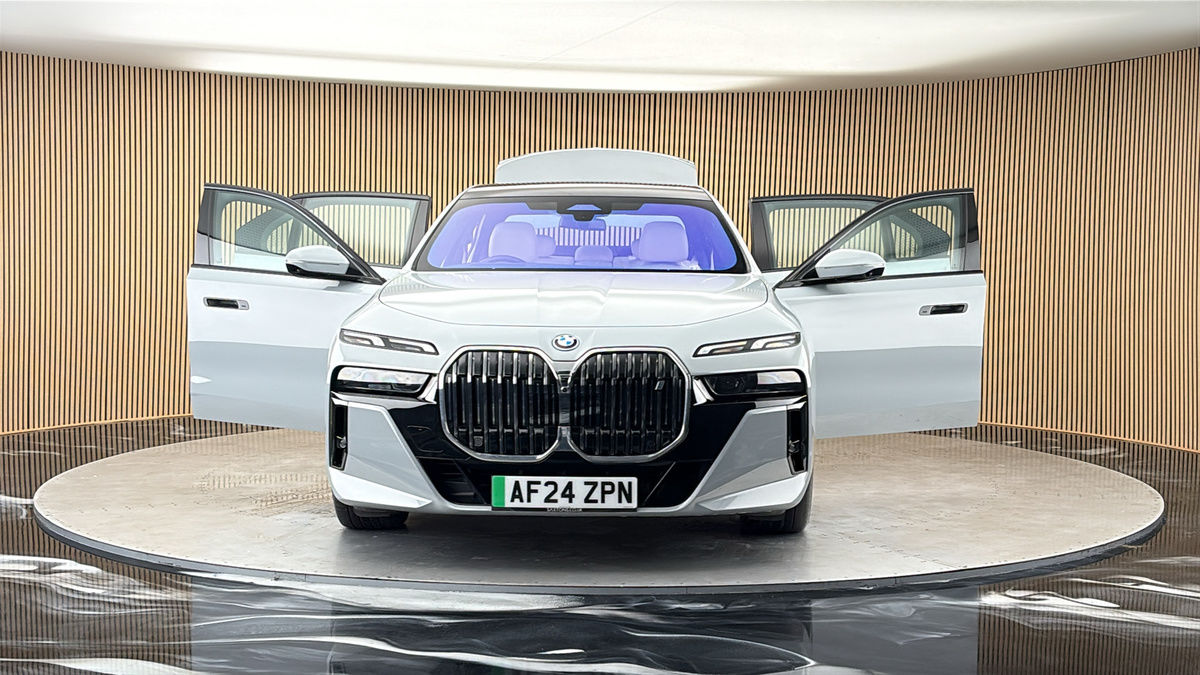 More views of BMW i7
