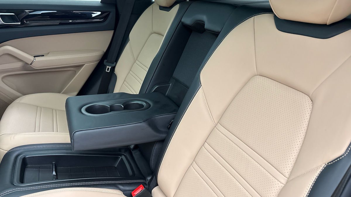 Porsche Cayenne Image 9