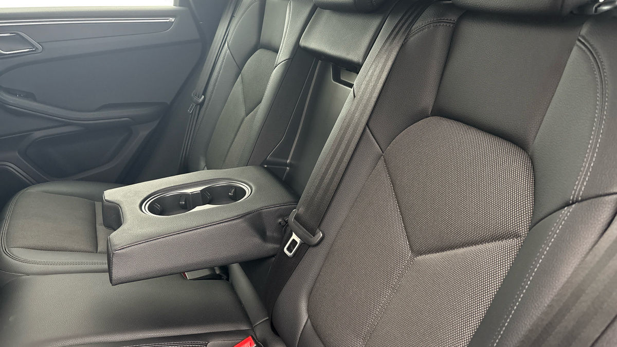 Porsche Macan Image 9