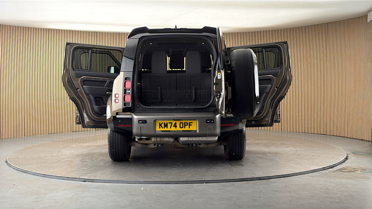 More views of Land Rover Defender 110