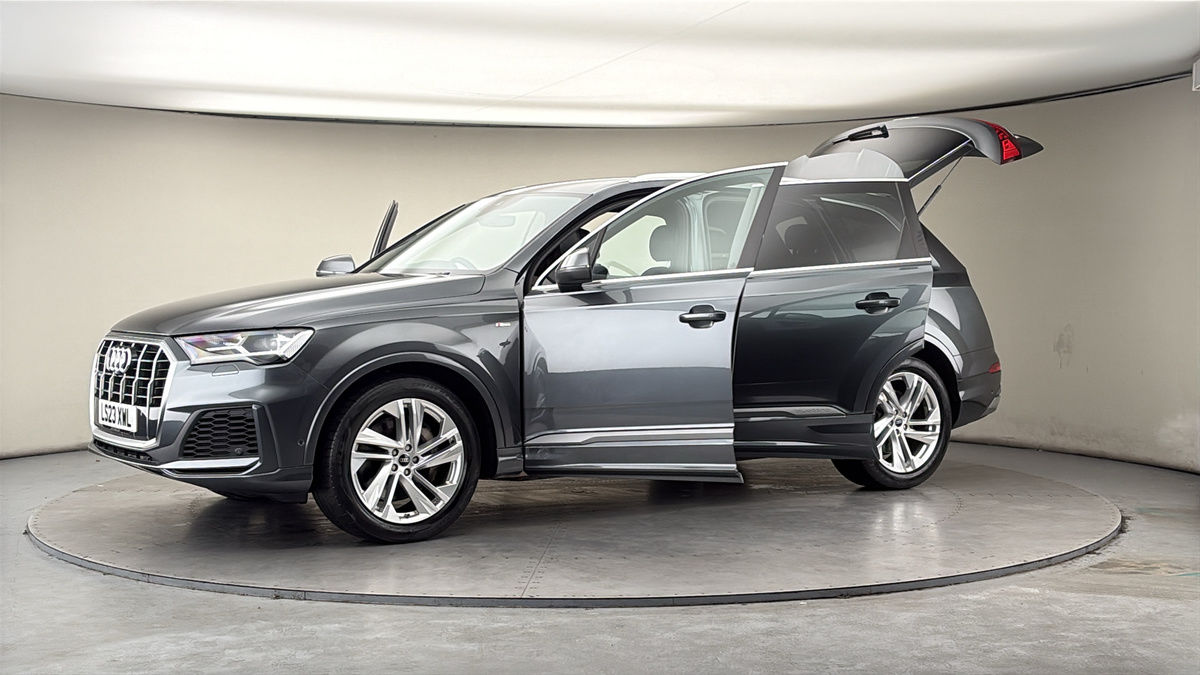 More views of Audi Q7